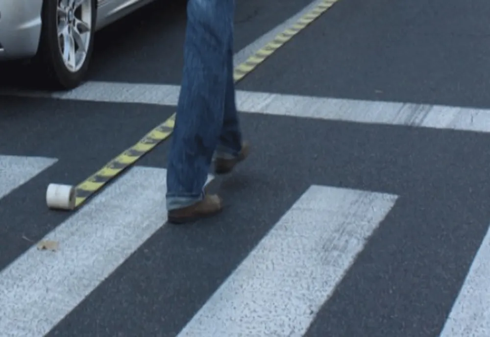 Femeie accidentată pe trecerea de pietoni de un șofer neatent
