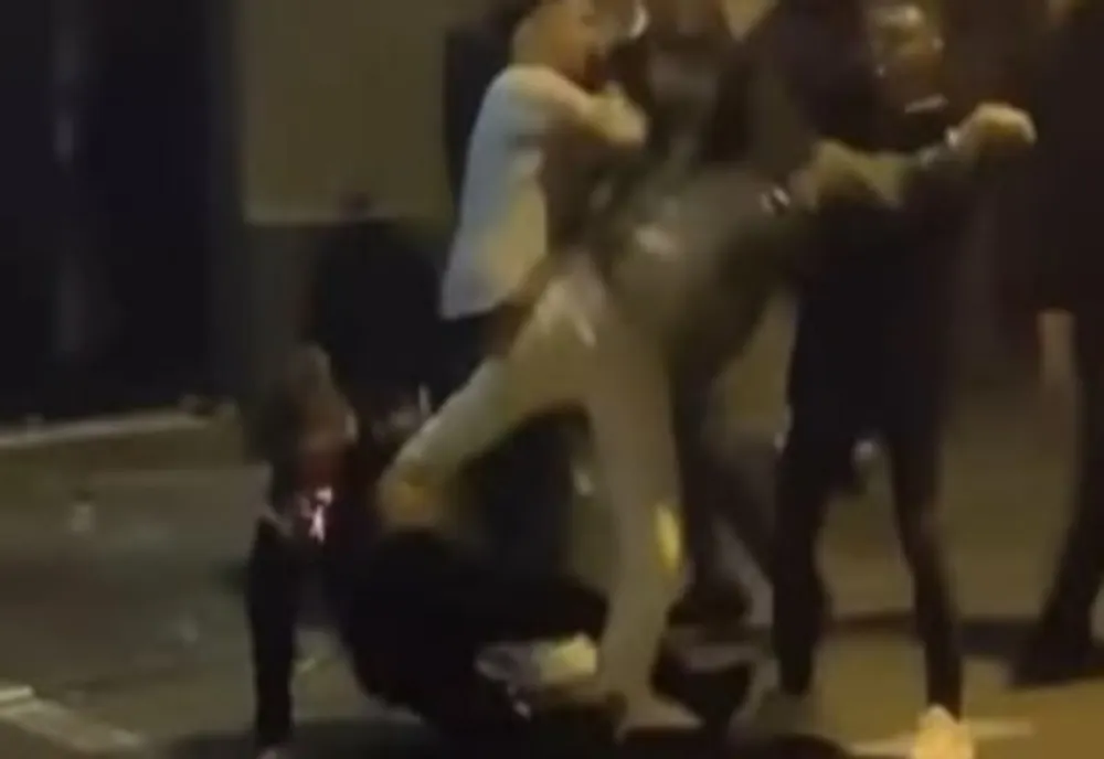 10 zile de îngrijiri medicale pentru un bărbat bătut pe o terasă din Cârlibaba! Agresorii, reținuți