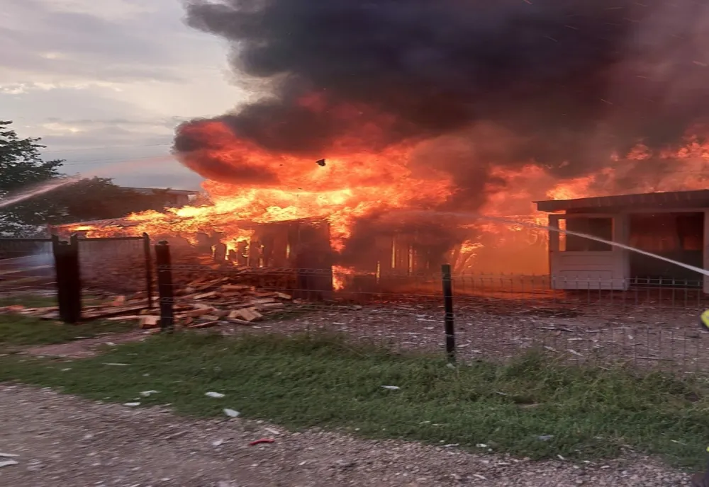 Incendiu VIOLENT în județul Suceava! O femeie a suferit atac de panică