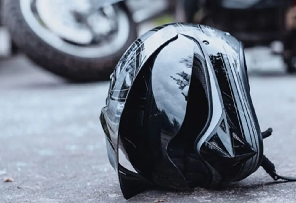 Doi tineri răniți în urma unui accident rutier! Unul dintre ei conducea o motocicletă