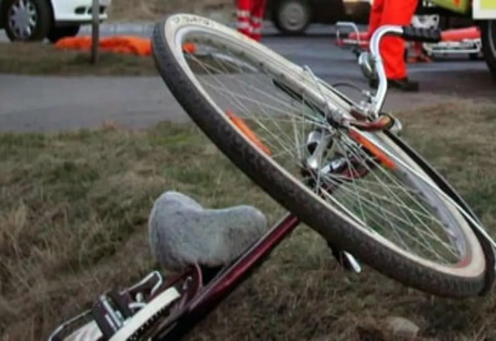 Biciclistă de 76 de ani, rănită de o șoferiță neatentă