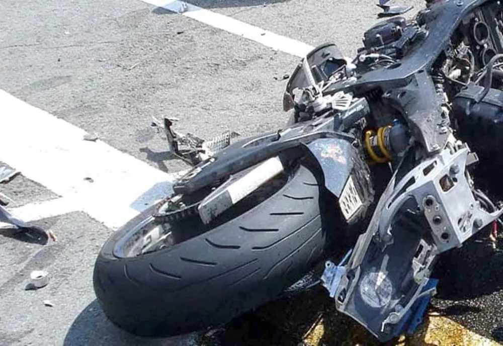 Motociclist fără permis, victimă într-un accident de circulație produs de el însuși