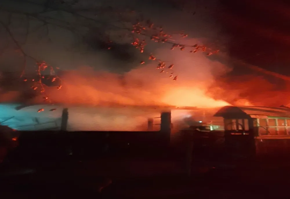 Incendiu VIOLENT în Vatra Moldoviței