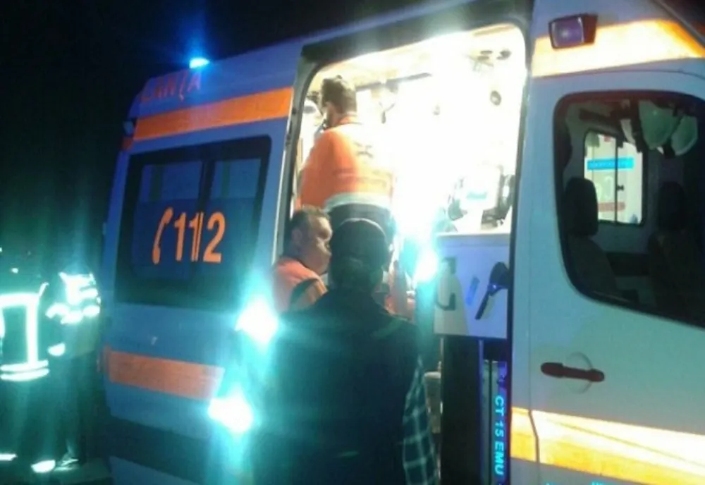 Un bărbat din Suceava a ajuns la spital după ce a căzut într-o groapă