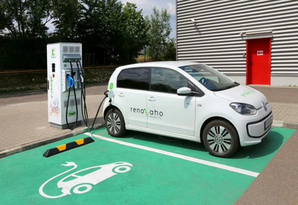 Primăria Suceava susţine gratuitatea încărcării standard a maşinilor electrice până în ianuarie 2025 