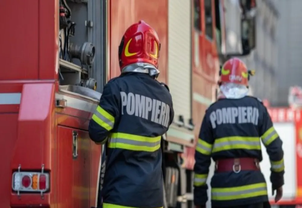 Un autoturism a luat foc la intrare în Suceava