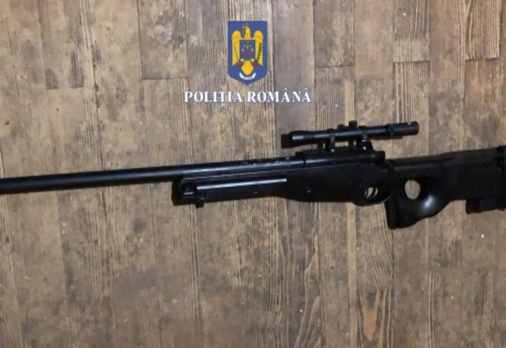 100 de percheziţii în 35 de judeţe într-un dosar de contrabandă cu arme