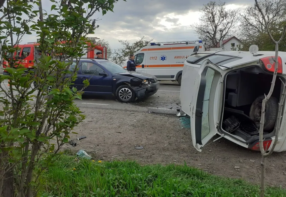 Accident rutier la Bălcăuți, cu 10 persoane implicate