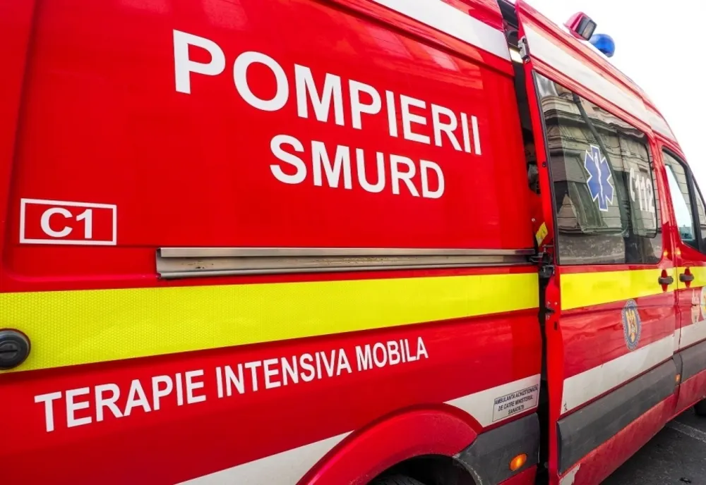 Bărbat găsit mort într-o maşină care a ars într-o parcare din județul Suceava