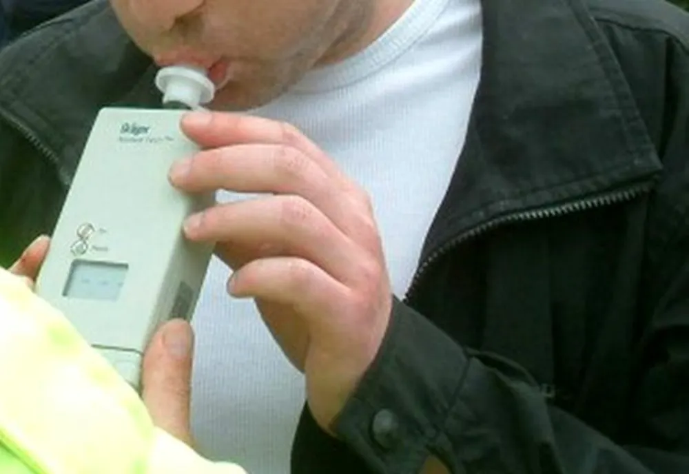 Beat la volan, a dat nas în nas cu polițiștii. Ce alcoolemie avea șoferul