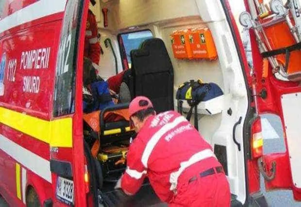 Accident în Suceava. Un șofer și-a lăsat autoutilitara fără frâne și a rănit o femeie pe trotuar