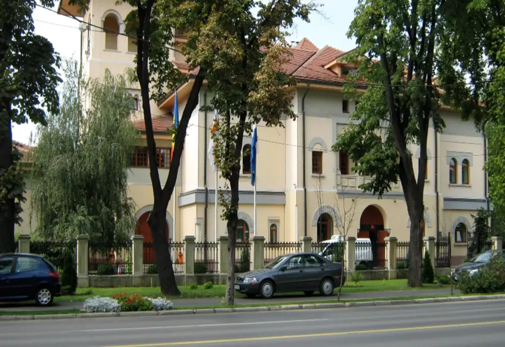 AFACERILE FĂCUTE DE STAT SUB OCHII LUI BOLOJAN. GAȘCA PDL-ISTĂ CARE L-A ÎNSCĂUNAT LA CONDUCEREA GUVERNULUI A ȘTIUT DE TOATE COMBINAȚIILE FĂCUTE CU PALATUL KISELEFF
