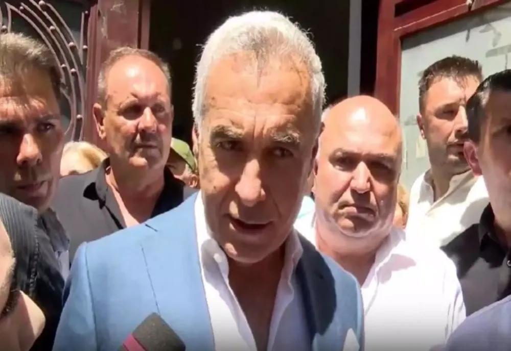 CĂLIN GEORGESCU AJUNGE DIN NOU LA SEDIUL IPJ ILFOV PENTRU A SEMNA CONTROLUL JUDICIAR