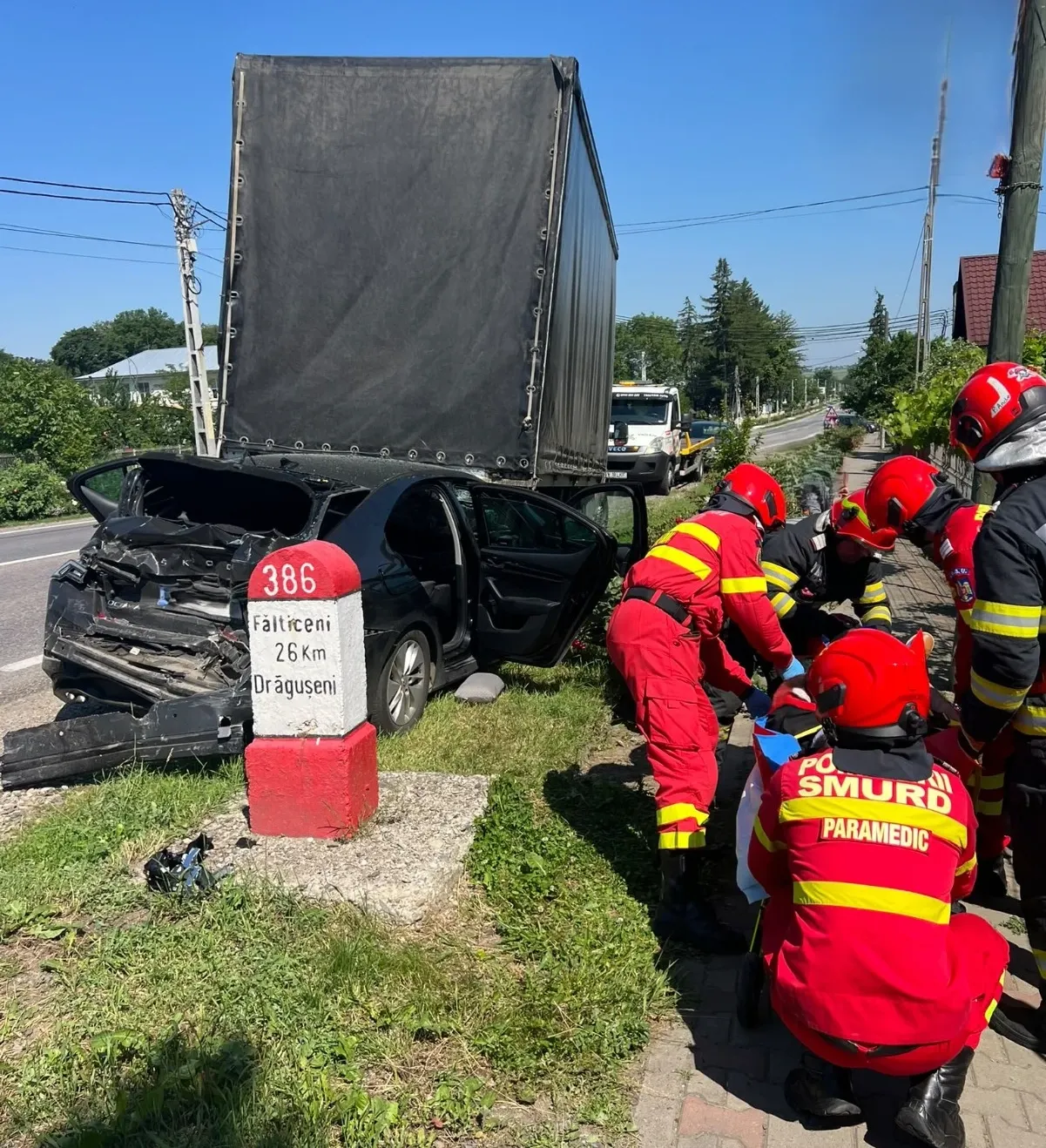 Șofer încarcerat după un accident cu trei vehicule la Drăgușeni