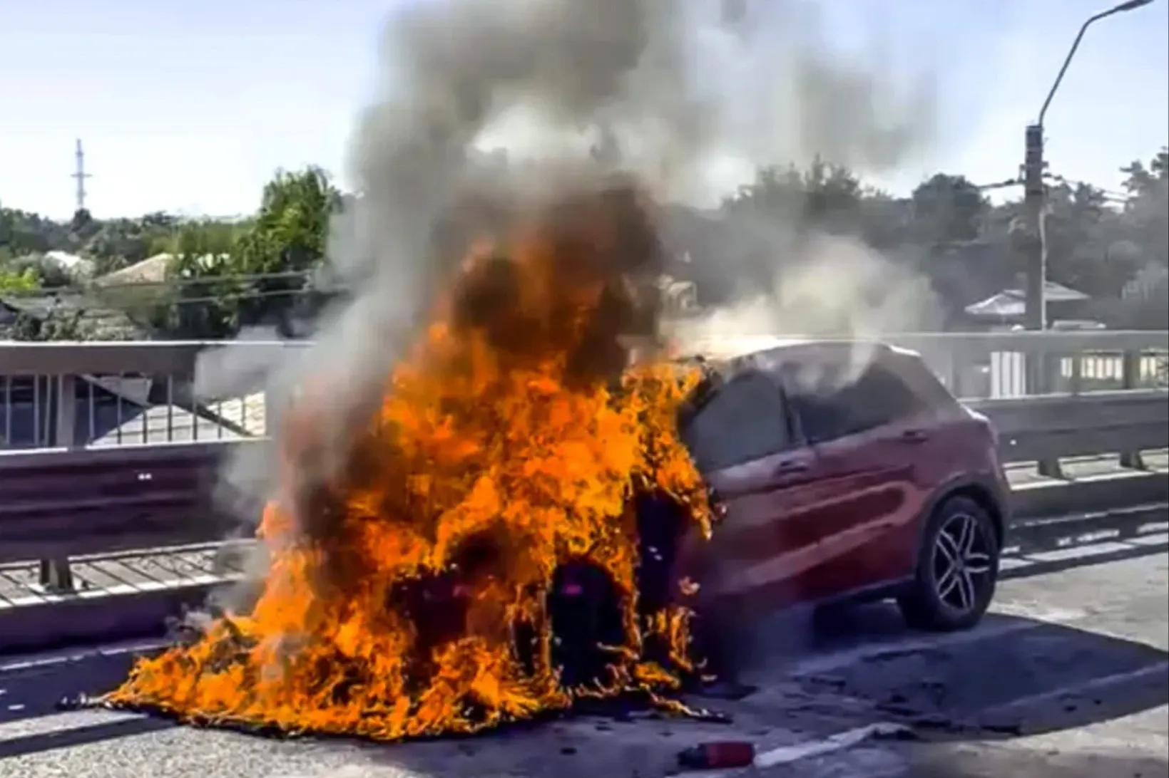 Mașină în flăcări pe DN5