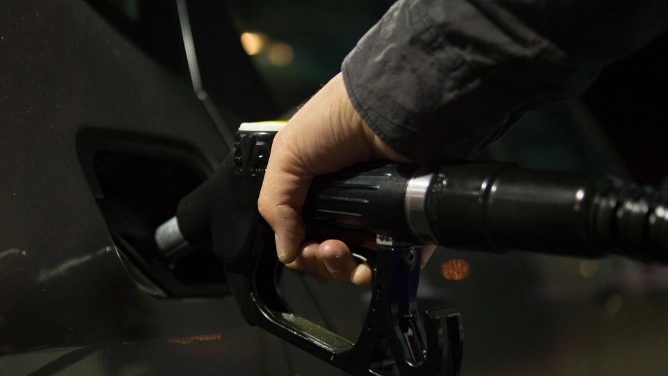 Criza petrolului: Ungaria interzice exportul de țiței și carburanți