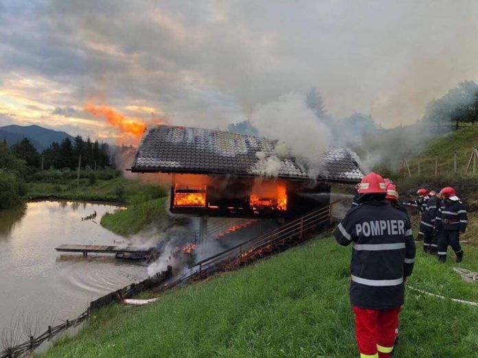 incendiu cabană Prisaca Dornei