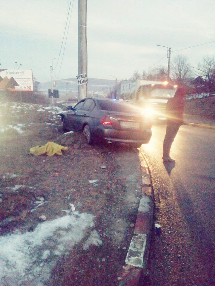 mașină în stâlp Fălticeni