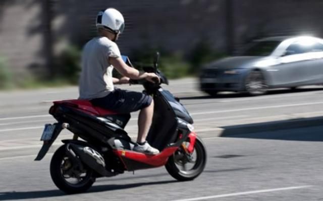 foto arhivă, motoscuter