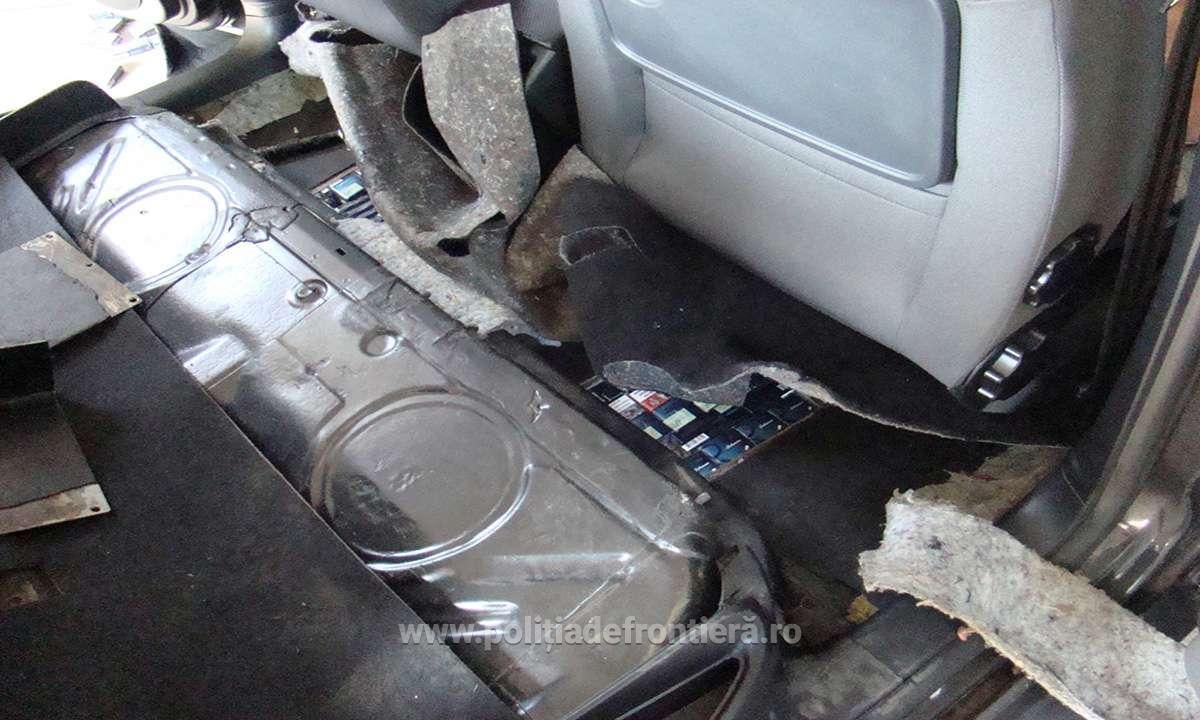 țigări contrabandă podea autoturism
