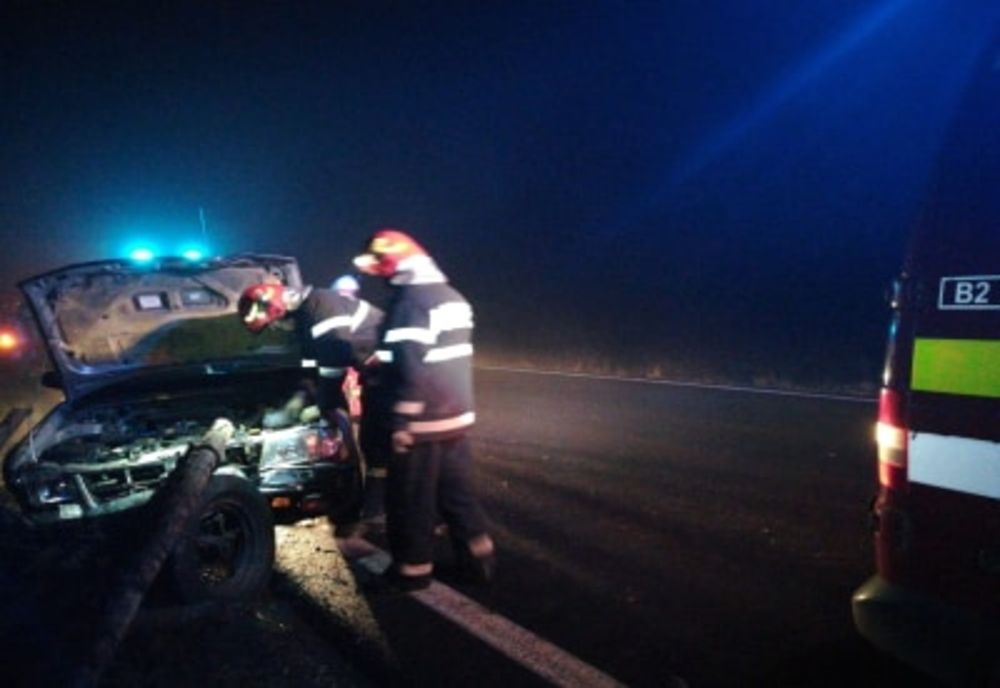 Un bărbat a ajuns în stare gravă la spital după ce un autoturism a izbit căruța în care se afla FOTO