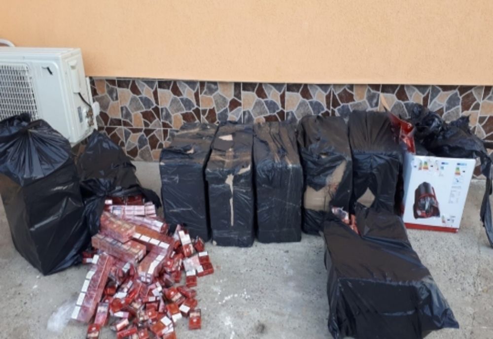 Percheziții în Suceava, Iași și Botoșani la contrabandiști de țigări Foto