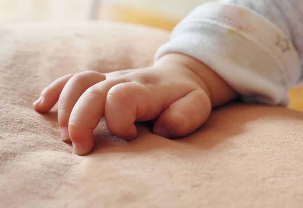 Un băiețel a ajuns la spital după ce a înghițit o bucată de lemn