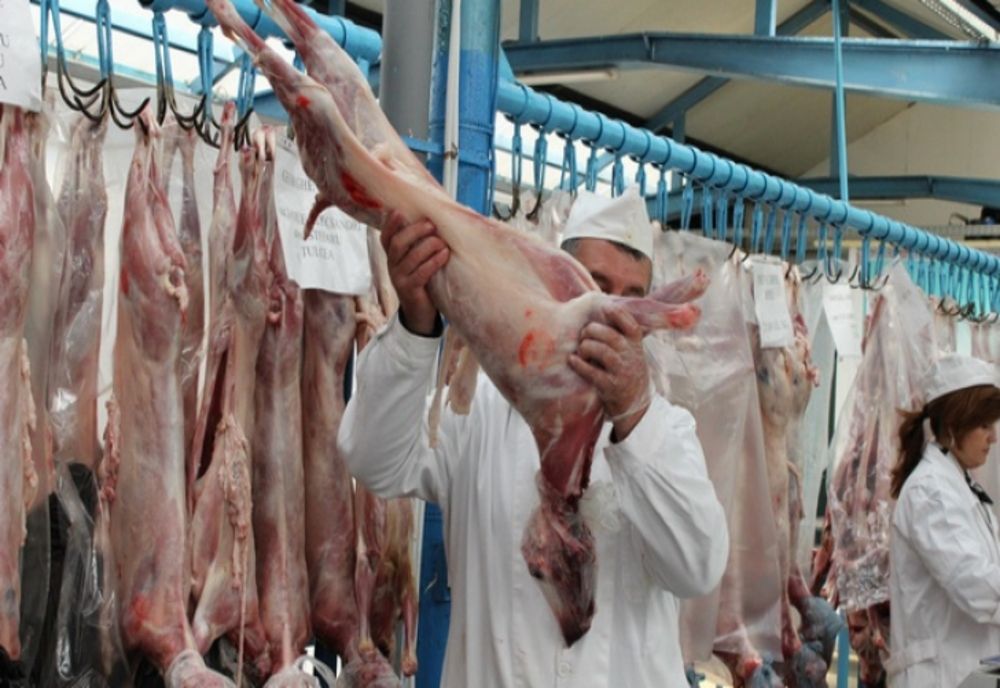 Cum își pot cumpără sucevenii carne de miel pentru Paște?
