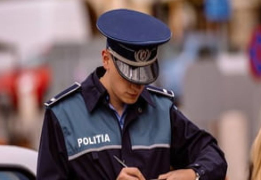 Trei bucureșteni sunt acuzați că au furat bunuri din locuința unei rude decedate de coronavirus
