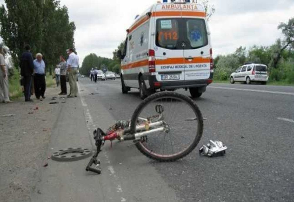 Accident în Suceva! Un copil care traversa strada pe bicicletă a fost rănit