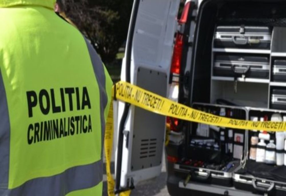 Femeie cu probleme psihice abandonată într-un sac de plastic, în scara unui bloc din Suceava