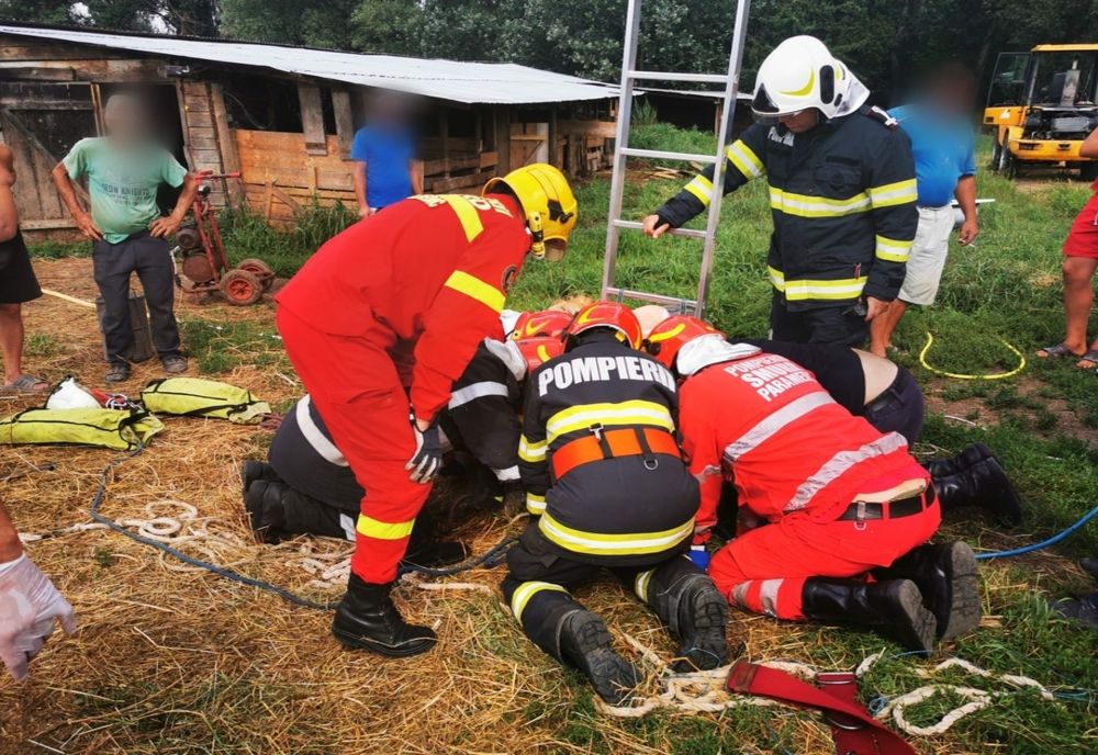 Un bărbat a murit după ce s-a intoxicat cu monoxid de carbon, în timp ce curăța o fântână