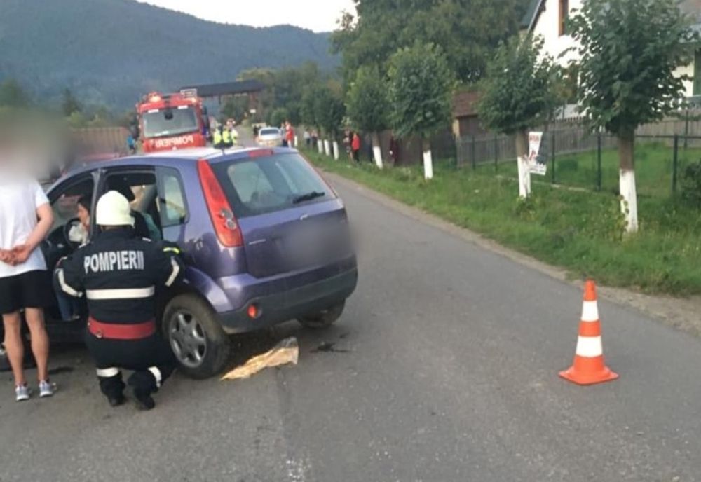 Două persoane transpotate la spital după un accident rutier