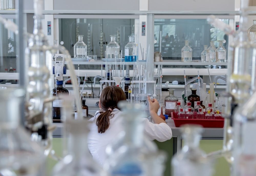 Cercetători elveţieni au descoperit un anticorp eficient împotriva tuturor variantelor coronavirusului SARS-CoV-2
