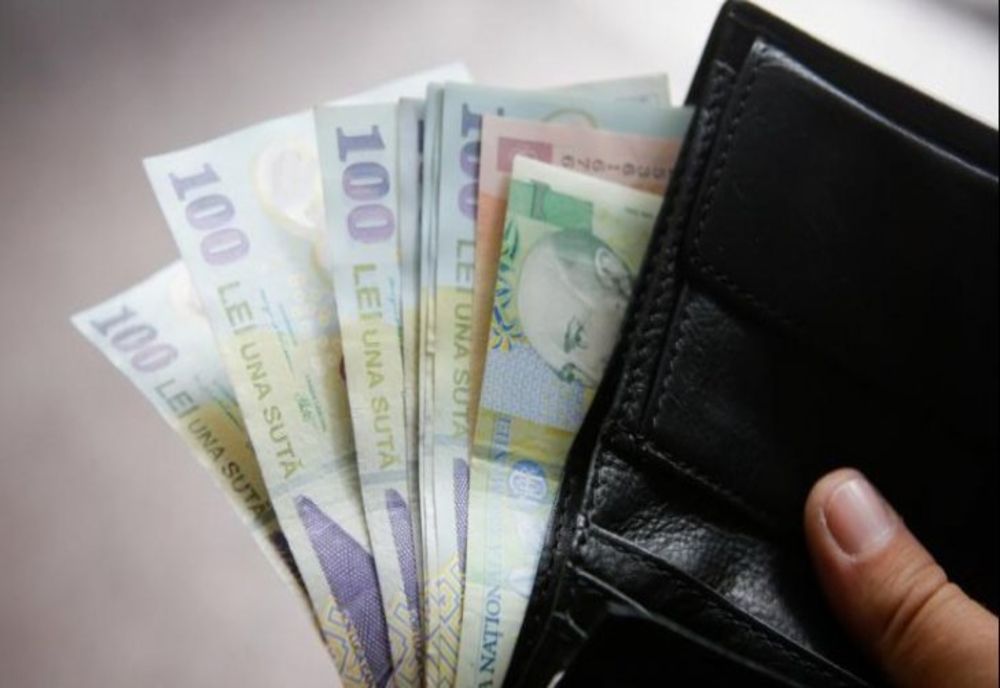 Salariul mediu net a fost de 3.487 de lei în august, în scădere cu 58 de lei față de luna precedentă