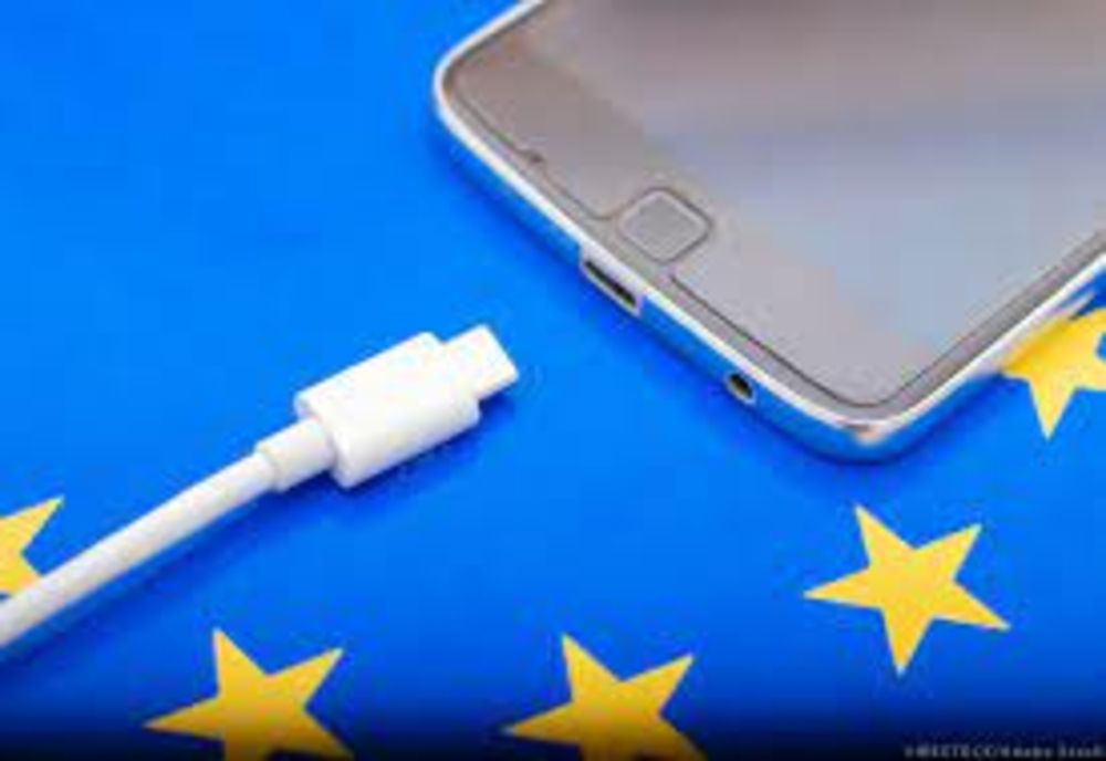 UE intenționează să introducă un încărcător comun