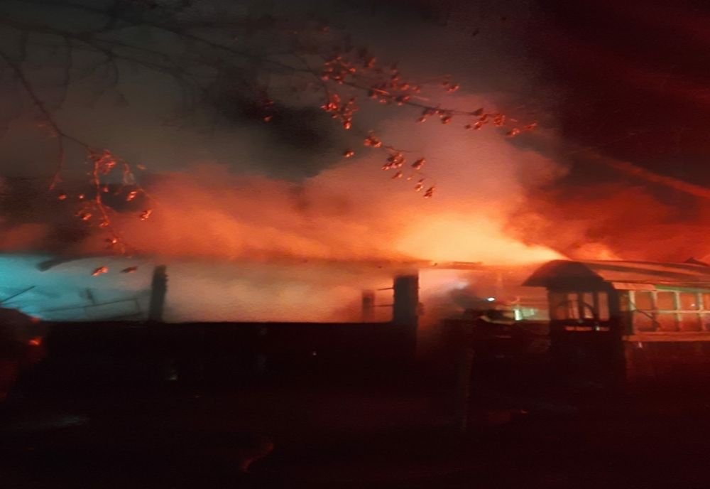 Incendiu VIOLENT în Vatra Moldoviței