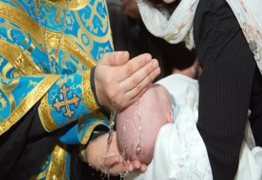 Preotul acuzat de moartea unui bebeluș pe care l-a botezat se consideră nevinovat