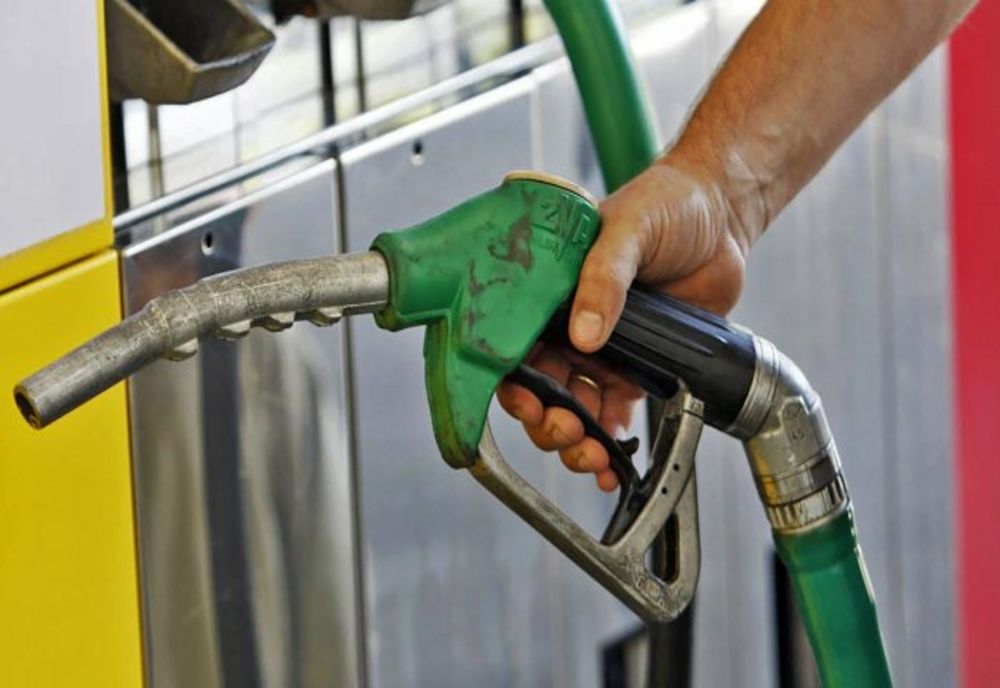Scumpirea carburanților îi lovește în plin pe români. Estimările pentru toamnă sunt de COȘMAR