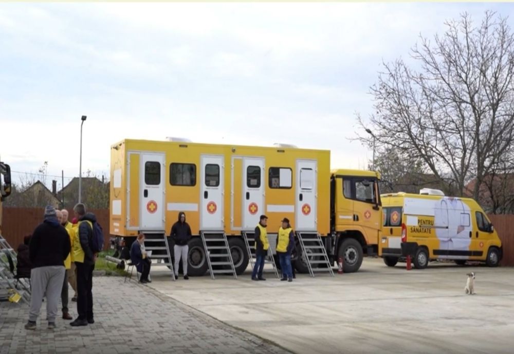 SPITALUL MOBIL AUR PORNEȘTE DIN NOU LA DRUM. NU „RUGINEȘTE ÎN CÂMP", CI SALVEAZĂ VIEȚI