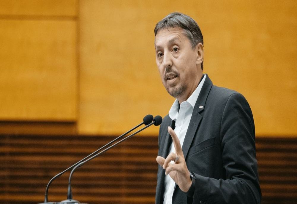 ”ȘCOALA NU ȚINE LOC DE PĂRINȚI” – DANIEL DAVID ANUNȚĂ NOI MĂSURI ÎN ȘCOLILE DIN ROMÂNIA