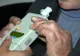 Un șofer s-a urcat la volan cu o alcoolemie de 2,7 și a lovit o țeavă de aerisire pentru gazul metan