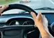 Adolescent la volan, cu tatăl pe scaunul din dreapta