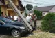 Accident în Rădăuți. Și-a lăsat mașina la spălătorie și a găsit-o într-un stâlp FOTO