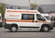 Un șofer s-a răsturnat cu mașina după ce a intrat în gardul unui imobil, la Vama