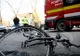 Biciclist mort după ce a intrat pe contrasens și s-a izbit într-un autoturism