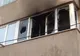 Panică într-un bloc de garsoniere după ce un tânăr și-a incendiat locuința FOTO