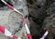 Un muncitor a ajuns la spital după ce a fost acoperit de un mal de pământ