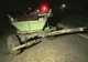 Două persoane au fost rănite după ce o mașina a intrat în coliziune cu o căruță nesemnalizată
