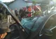 O persoană a ajuns în comă la spital după ce autoturismul în care se afla a intrat în coliziune cu o autoutilitară staționată FOTO